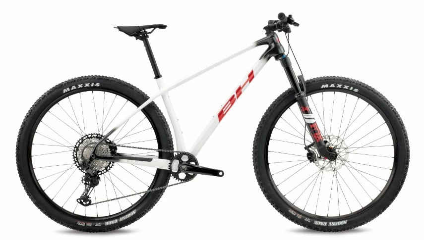 LEADER FOX VTT BH ULTIMATE RC 7.7 Carbone Shimano XT 12V 2022 Blanc 1 LEADER FOX VTT BH ULTIMATE RC 7.7 Carbone Shimano XT 12V 2022 Blanc