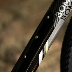 Gravel Bike Carbone Bombtrack Hook EXT C 27,5" Glossy Metallic Black 2022 -Magasin De Roues bombtrack hook ext c gravel voyage carbone fourche carbone 2022 baroudeur cycles lyon 10