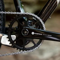 Gravel Bike Carbone Bombtrack Hook EXT C 27,5" Glossy Metallic Black 2022 -Magasin De Roues bombtrack hook ext c gravel voyage carbone fourche carbone 2022 baroudeur cycles lyon 7