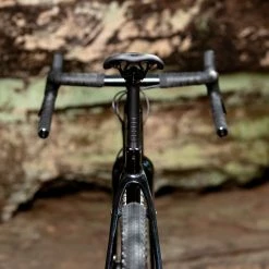 Gravel Bike Carbone Bombtrack Hook EXT C 27,5" Glossy Metallic Black 2022 -Magasin De Roues bombtrack hook ext c gravel voyage carbone fourche carbone 2022 baroudeur cycles lyon 8