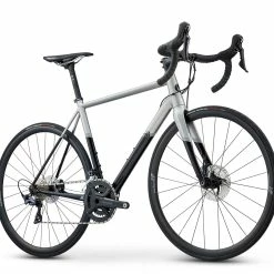 Vélo De Route Fuji SL A Disc 1.1 -Magasin De Roues fuji sl a road bike velo de route endurance baroudeur cycles lyon front