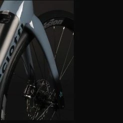 LEADER FOX Vélo électrique Route GUERCIOTTI Carbone NAVIR ION 500Wh 220 Kms 2022 Rouge -Magasin De Roues guerciotti navir ion bleu