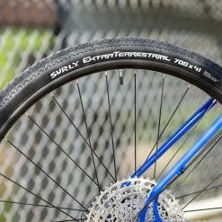 Vélo Surly Bridge Club 700C 2021 -Magasin De Roues surly bridge club 700c gravel bike touring acier baroudeur cycles lyon rear wheel