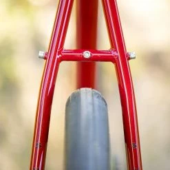 Surly Midnight Special 650B -Magasin De Roues surly midnight special sour strawberry sparkle velo gravel baroudeur cycles lyon 8