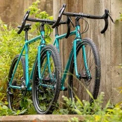 Vélo Surly Straggler 650B 2021 Chlorine Dream -Magasin De Roues surly straggler 700c 650b gravel bike acier baroudeur cycles lyon front side 49b6c1ac 5341 4426 94b6 69308c1d6cf5