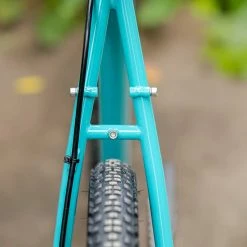 Vélo Gravel Surly Straggler 700C 2021 Black -Magasin De Roues surly straggler 700c 650b gravel bike acier baroudeur cycles lyon rear aa953e2d 130a 4deb b1d1 0b851fb9e4c9