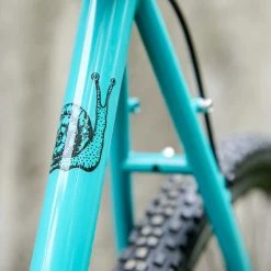 Vélo Surly Straggler 700C 2021 Chlorine Dream -Magasin De Roues surly straggler 700c 650b gravel bike acier baroudeur cycles lyon seat tube 652b81cd b599 408e 91b7 274138487c3f